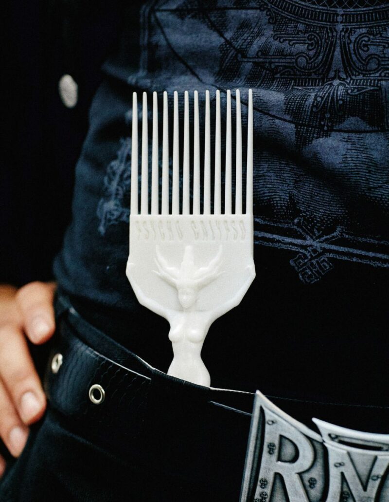 Moonstone White - Calypso Comb